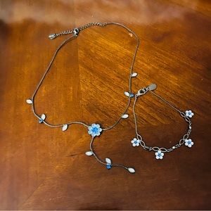 $1!!!** Blue flower necklace/bracelet set